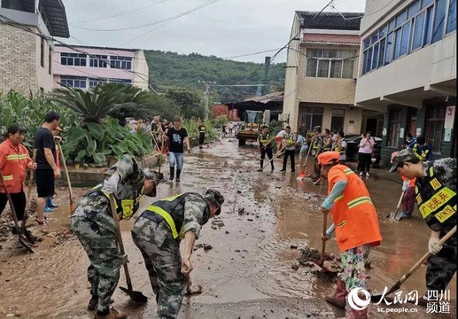 四川多地遭受暴雨袭击 700余名官兵和民兵奋战抗洪一线(7) 第7页