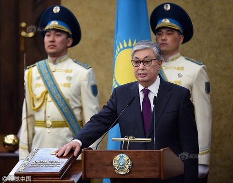 哈萨克斯坦新任总统托卡耶夫宣誓就职 前总统出席 第1页