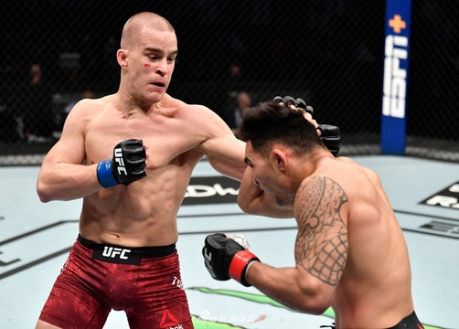 UFC格斗之夜:霍洛威VS凯塔尔精彩集锦(19) 第19页