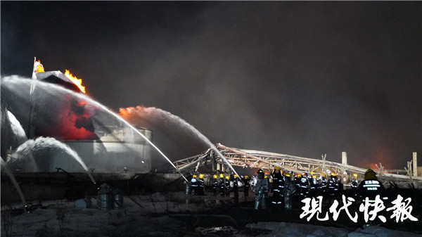 响水化工厂爆炸救出88人 火势已得到控制(3) 第3页