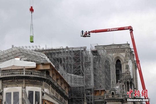 巴黎圣母院脚手架拆除工程正式展开 第1页