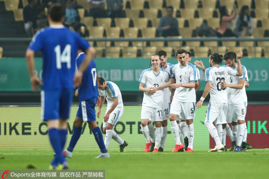 中国杯:乌拉圭3-0乌兹别克斯坦 第1页