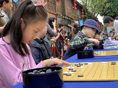 高清-吴清源杯指导棋快闪活动举行 女棋手靓丽出镜(14) 第14页