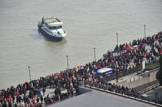 春节期间 申城各大旅游景点游客爆棚 第1页