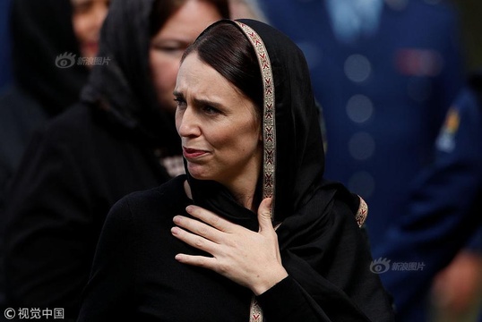 新西兰总理阿德恩披头巾出席穆斯林周五祈祷活动 第1页
