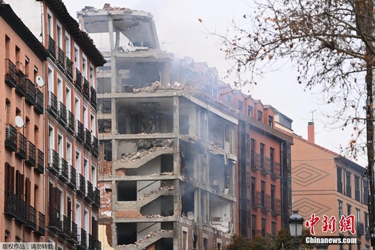 西班牙马德里发生爆炸 整栋楼被轰烂碎片铺满街道 第1页