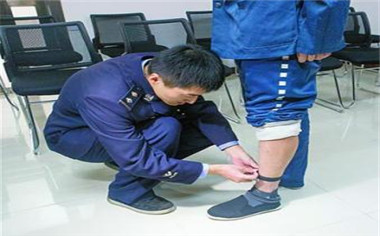 判刑五年服刑一半后假释,多久可以出来