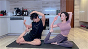 张檬金恩圣晒居家健身瑜伽照