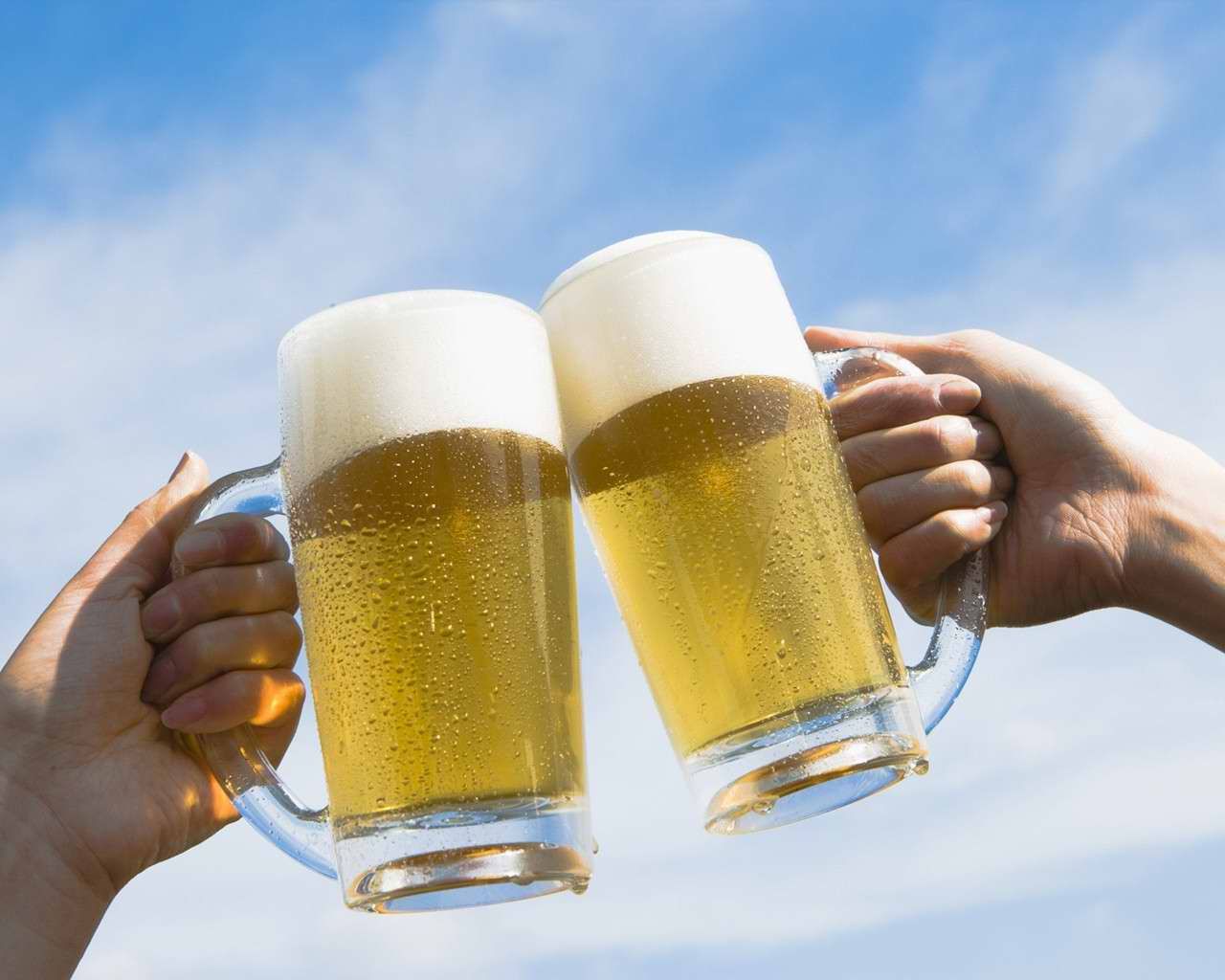 夏天喝啤酒 夏天如何健康的饮用啤酒？