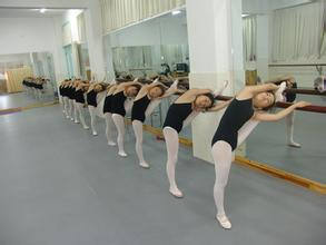 女孩学跳芭蕾舞的五个好处 学跳芭蕾舞的好处及注意事项