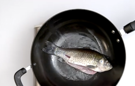 鱼汤怎么能熬成奶白色 如何熬出传说中的奶白色鱼汤
