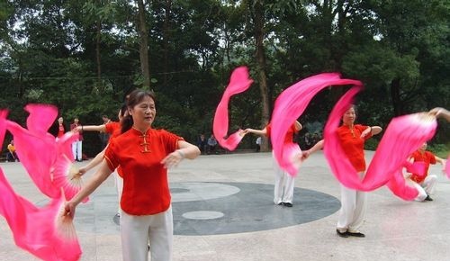 怎样跳广场舞一步一步地教 怎样跳广场舞