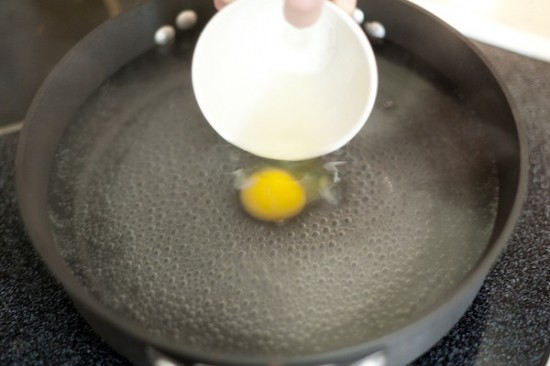 水煮荷包蛋的做法技巧 水煮荷包蛋的做法