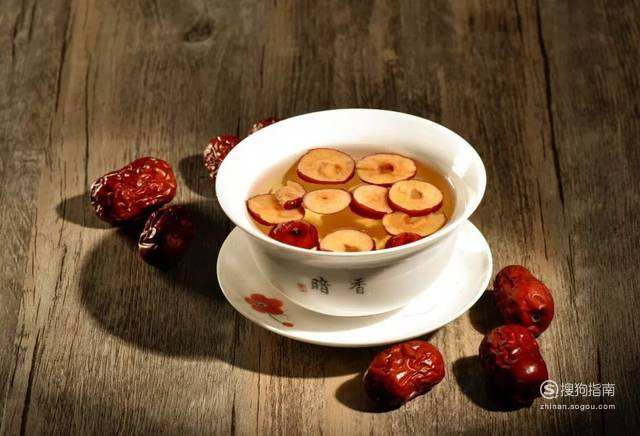 红枣泡水作用 红枣泡水的做法及功效