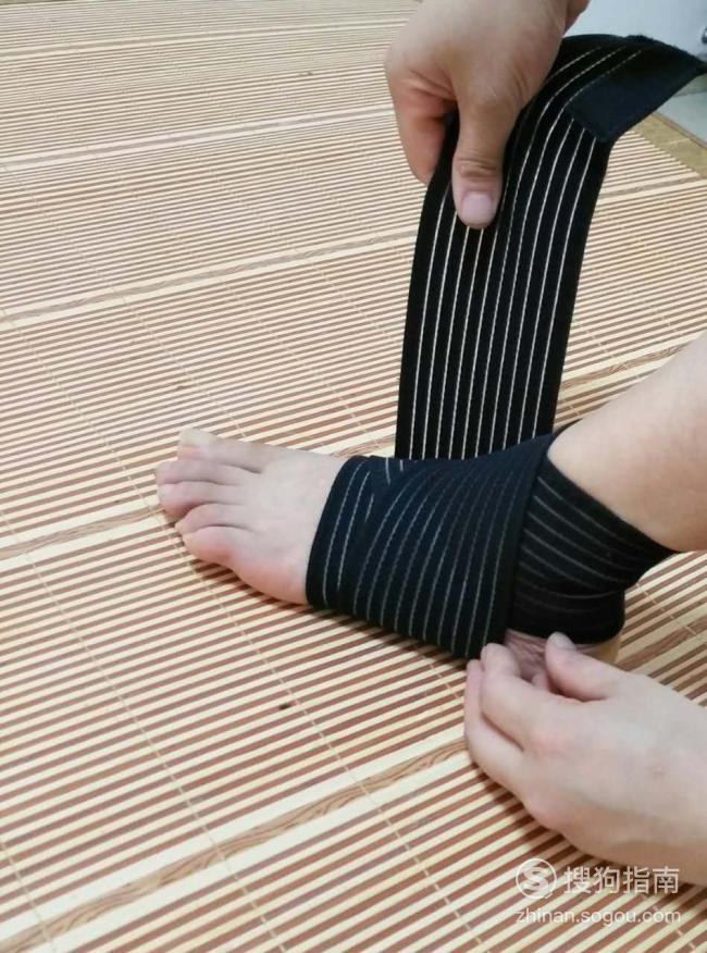 绷带式护踝缠绕方法视频 绷带式护踝缠绕方法