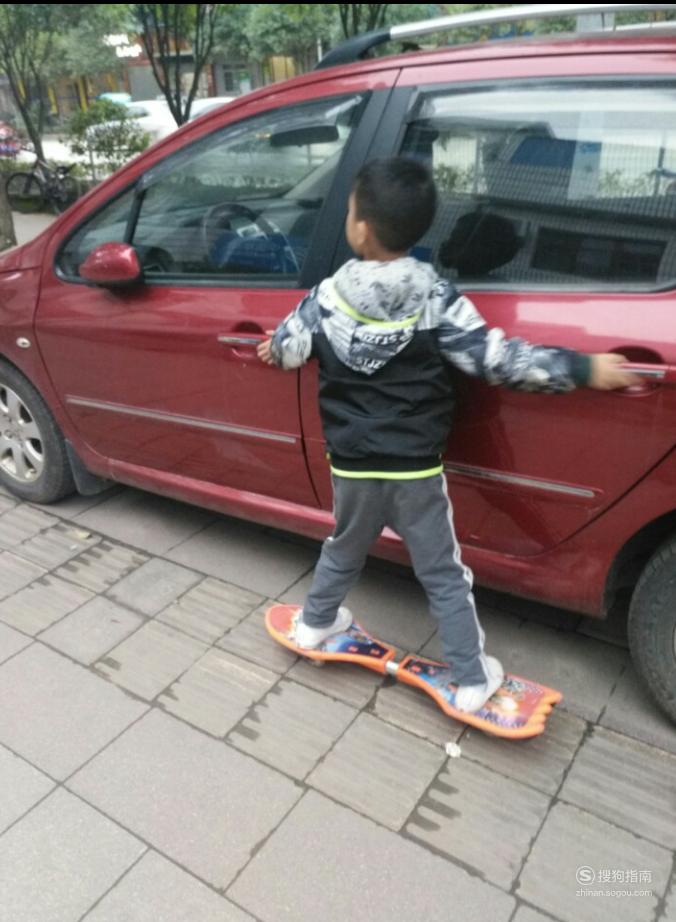 儿童学滑板的技巧 少儿初学滑板的技巧