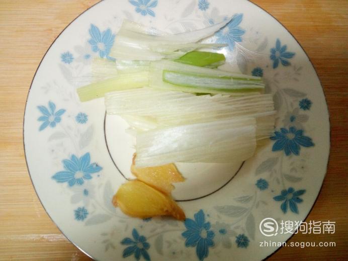 菠菜炖五花肉 五花肉菠菜汤的家常做法优质